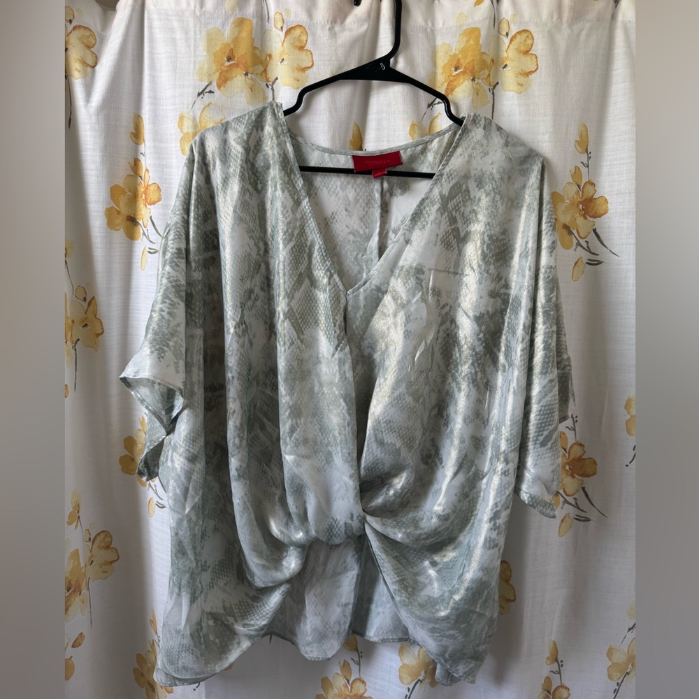 Jennifer Lopez Knotted Shirt